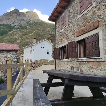 Albergue Las Escuelas Llánaves de la Reina